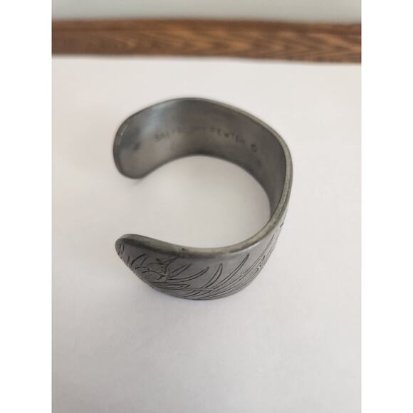 SALISBURY PEWTER Cuff Bracelet~Vintage "January" Flower of the Month. Preowned - Picture 5 of 5